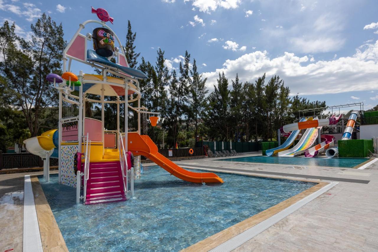 Ramada Hotel & Suites By Wyndham Kusadası Exterior foto