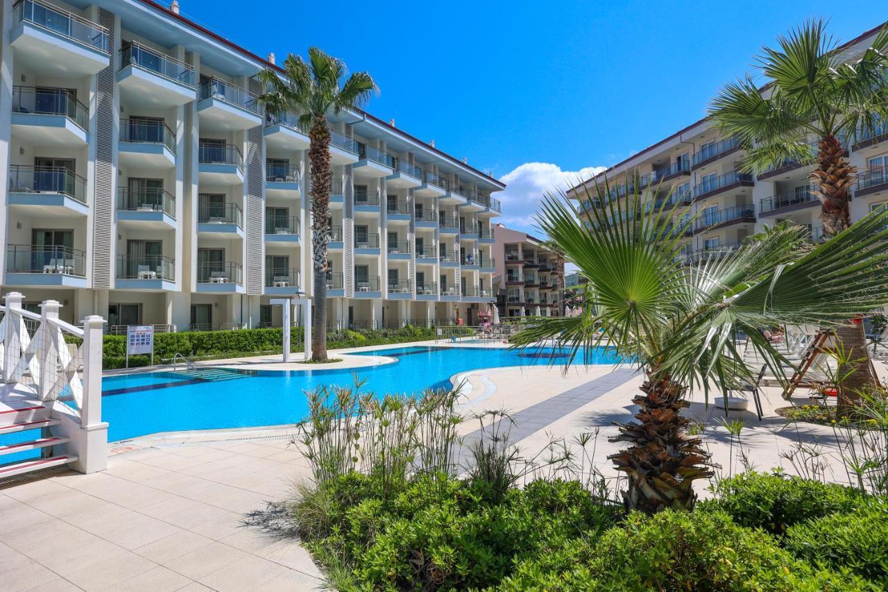 Ramada Hotel & Suites By Wyndham Kusadası Exterior foto
