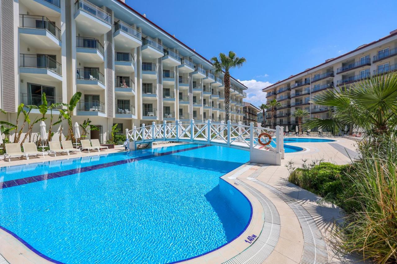 Ramada Hotel & Suites By Wyndham Kusadası Exterior foto