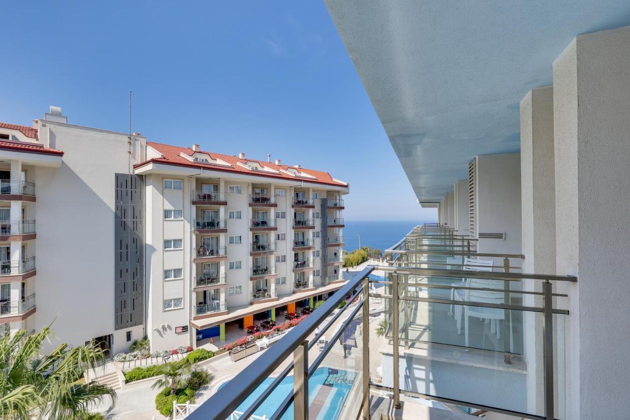 Ramada Hotel & Suites By Wyndham Kusadası Exterior foto