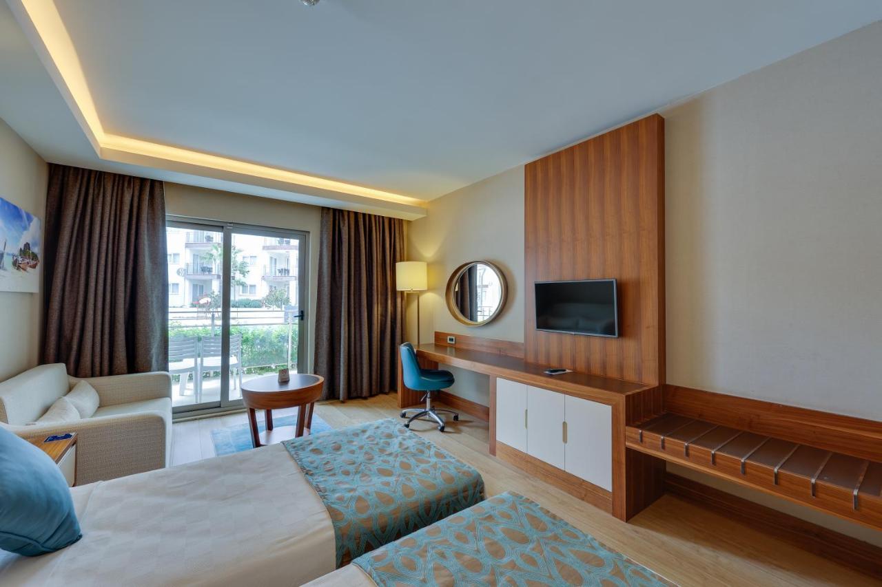 Ramada Hotel & Suites By Wyndham Kusadası Exterior foto